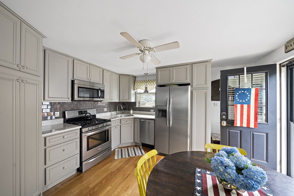 22 Standish Road Marshfield, MA 02050 - Photo 6 of 25 Gallery Image 6