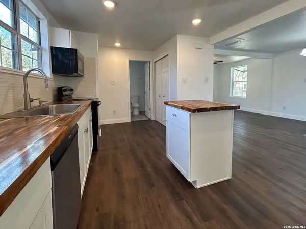 $1,380 | 715 West Gerald Avenue, San Antonio, TX 78221
