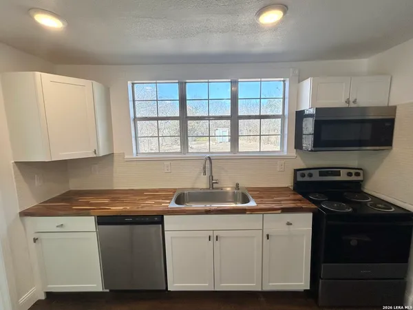 $1,380 | 715 West Gerald Avenue, San Antonio, TX 78221