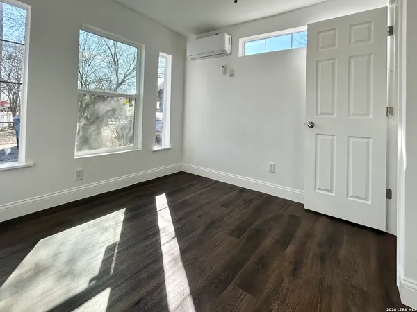 $1,380 | 715 West Gerald Avenue, San Antonio, TX 78221