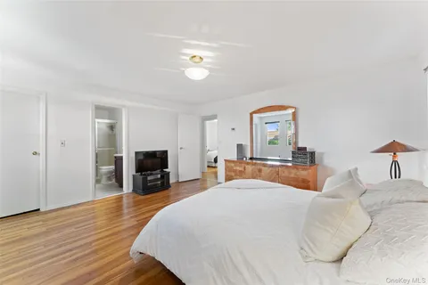 $975,000 | 7 Hastings Close, Hastings-on-Hudson, NY 10706