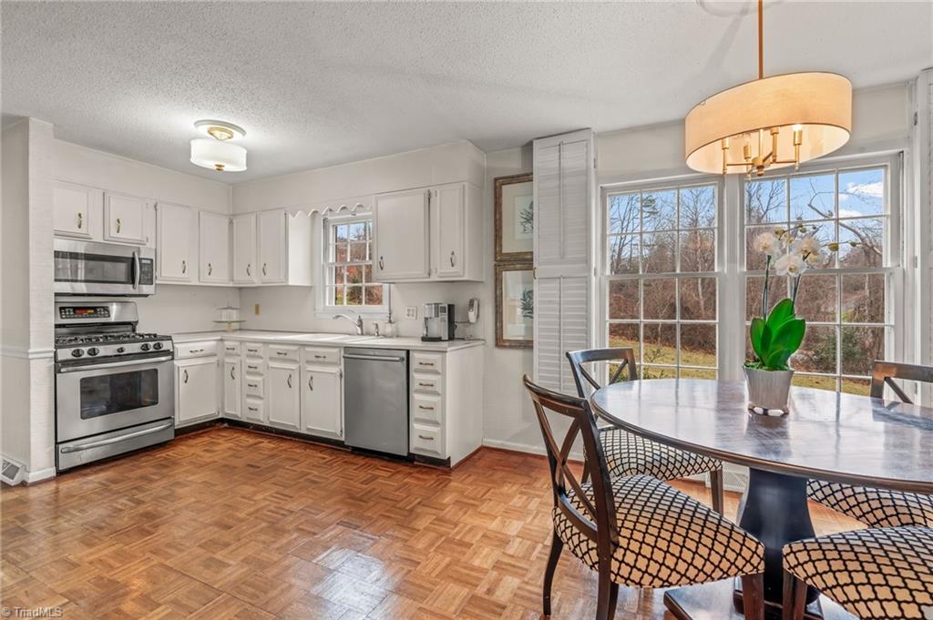 1102 Sweetbriar Road High Point, NC 27262 - Photo 10 of 29 Gallery Image 10