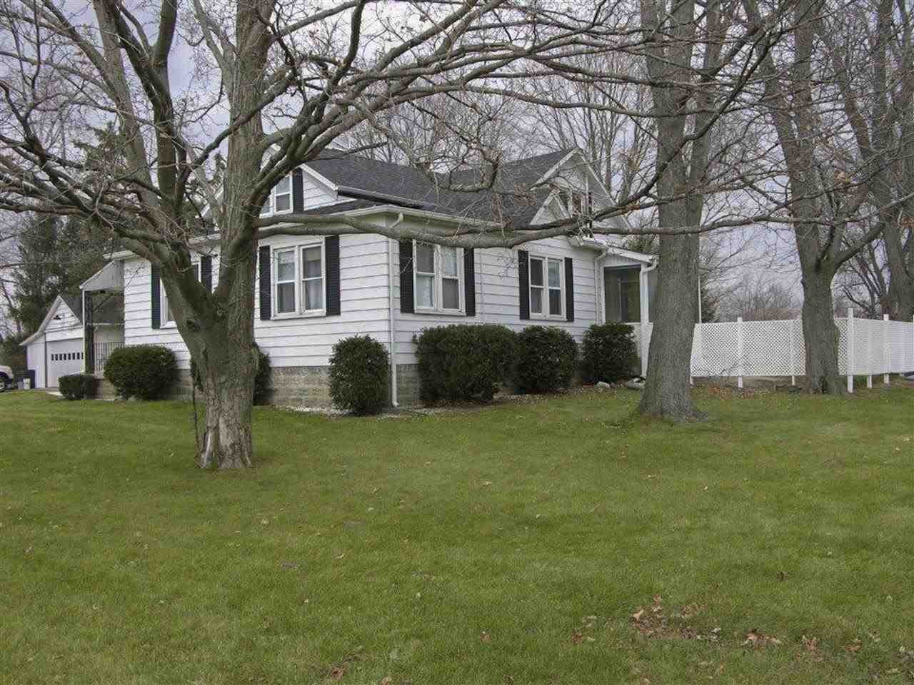 3312 South Country Club Road Warsaw, IN 46580 - Photo 2 of 30 Gallery Image 2
