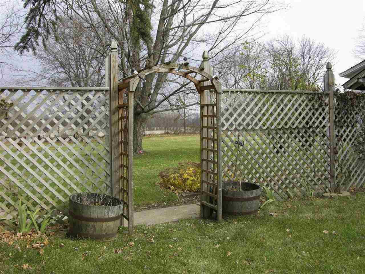 3312 South Country Club Road Warsaw, IN 46580 - Photo 4 of 30 Gallery Image 4