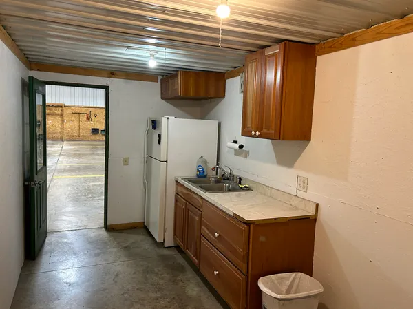 $1 | 407 South Market Street, Ogden, IL 61859