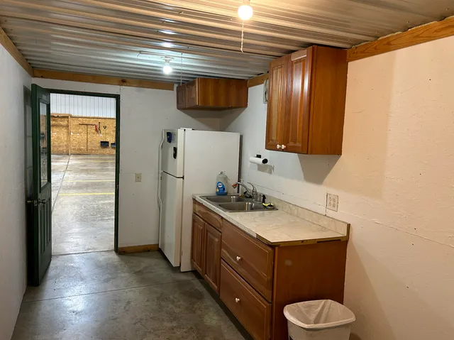 $1 | 407 South Market Street, Ogden, IL 61859