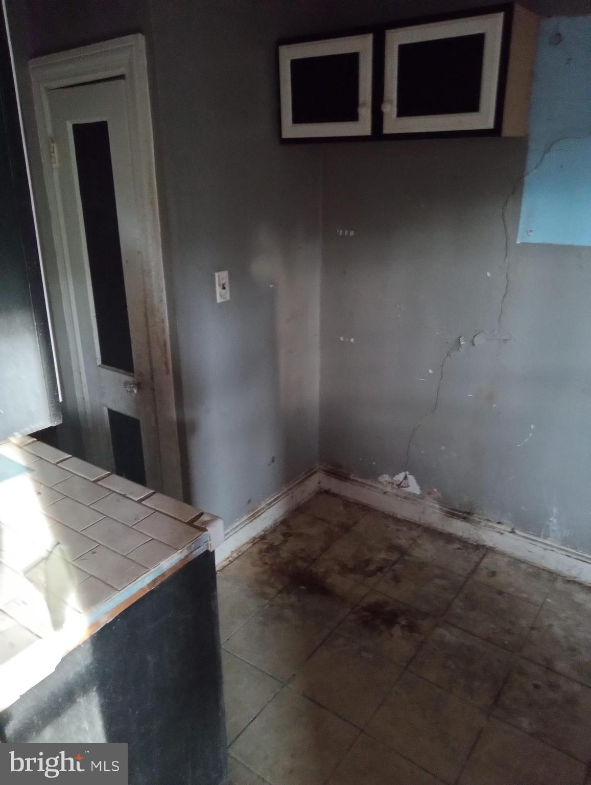 4417 Old York Road Baltimore, MD 21212 - Photo 6 of 6 a view of an empty room and a window