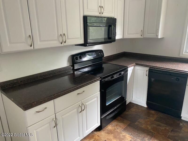 11-21 Ashdown Road, Unit 11D Ballston Lake, NY 12019 - Photo 3 of 15 kitchen