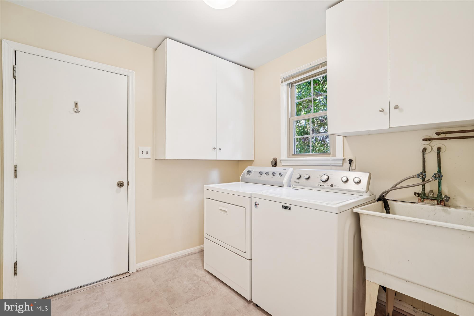 15417 Aylesbury Street Silver Spring, MD 20905 - Photo 21 of 65 a utility room with dryer and washer