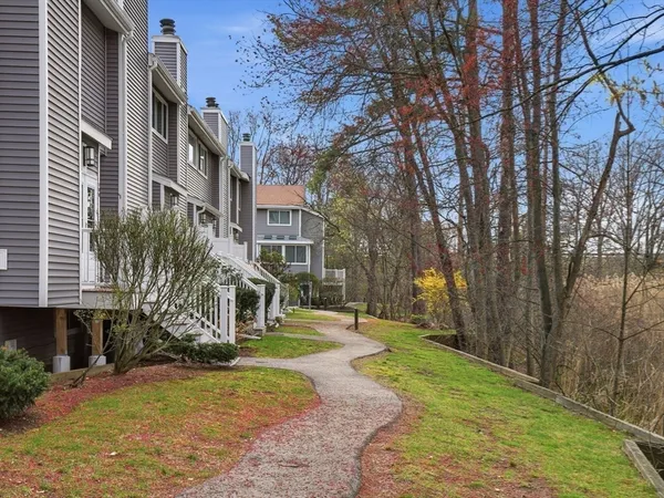 $550,000 | 255 North Road, Unit 103, Chelmsford, MA 01824