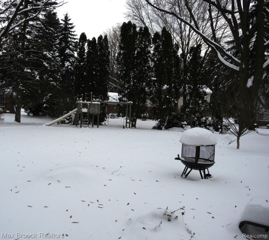 4466 Beach Road Troy, MI 48098 - Photo 42 of 45 HUGE YARD