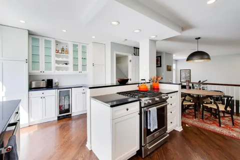 $730,000 | 3331 North Racine Avenue, Unit D, Chicago, IL 60657