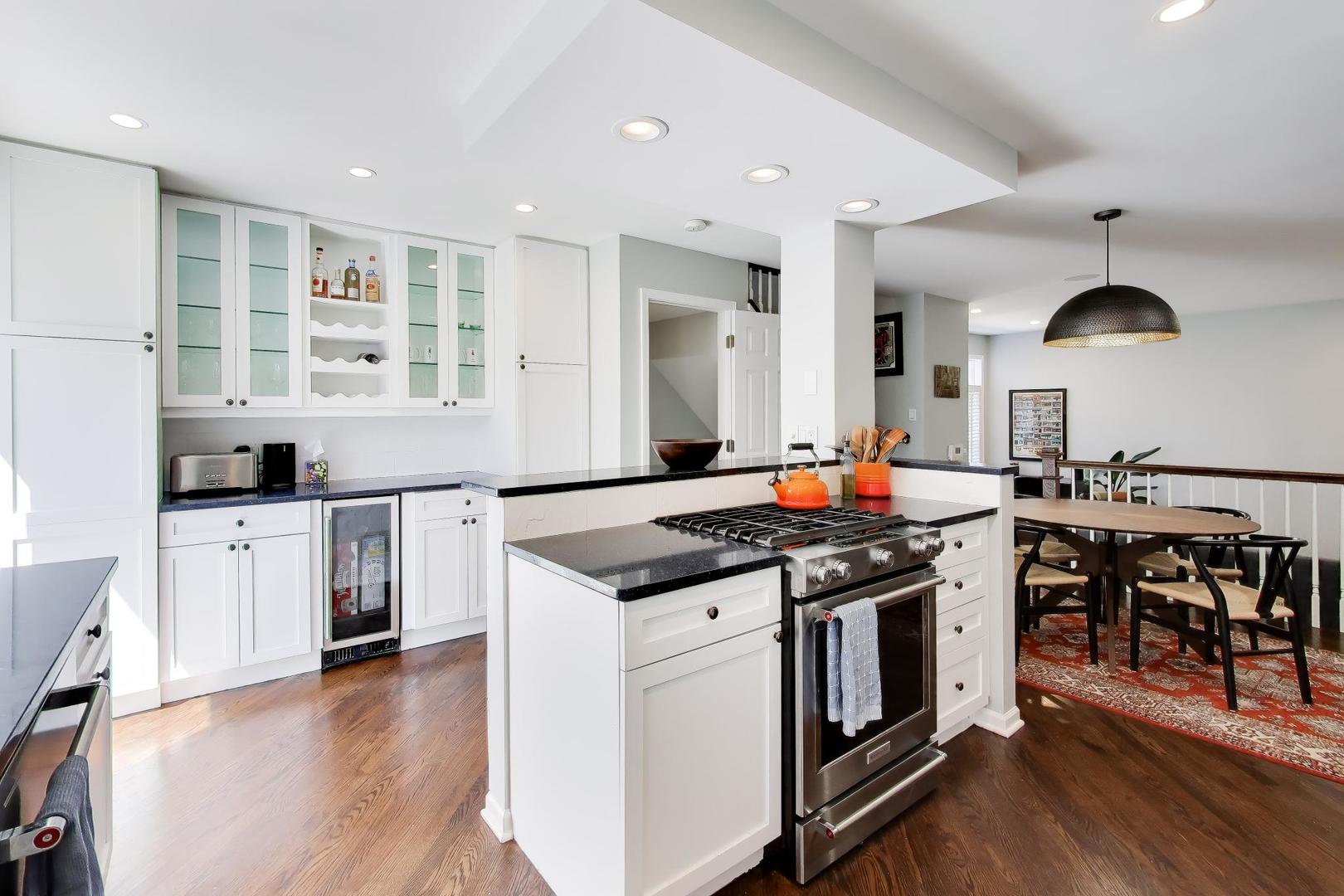 3331 North Racine Avenue, Unit D Chicago, IL 60657 - Photo 13 of 34