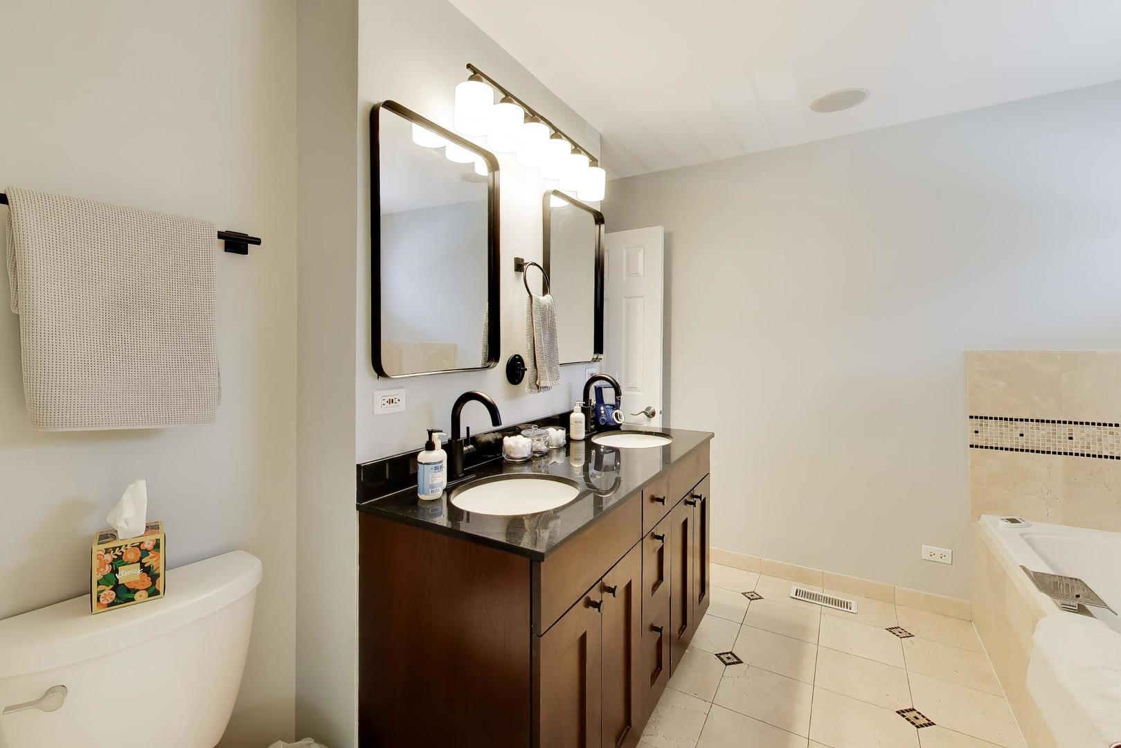 3331 North Racine Avenue, Unit D Chicago, IL 60657 - Photo 20 of 34