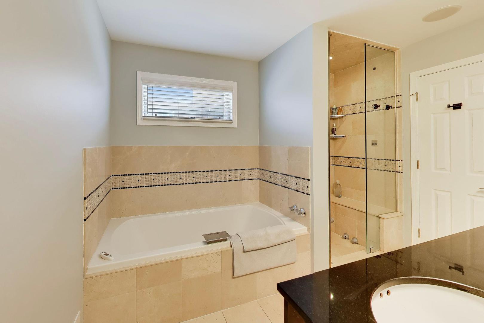 3331 North Racine Avenue, Unit D Chicago, IL 60657 - Photo 21 of 34