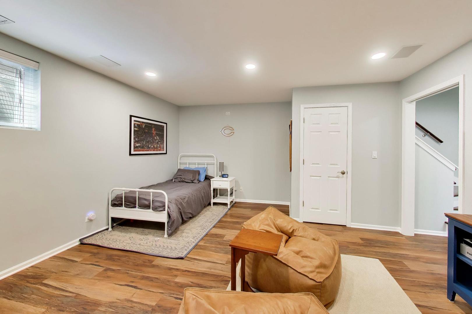 3331 North Racine Avenue, Unit D Chicago, IL 60657 - Photo 25 of 34