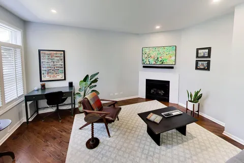 $730,000 | 3331 North Racine Avenue, Unit D, Chicago, IL 60657