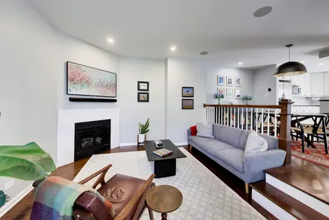 $730,000 | 3331 North Racine Avenue, Unit D, Chicago, IL 60657