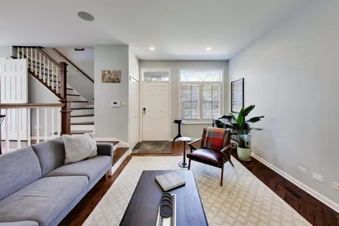 $730,000 | 3331 North Racine Avenue, Unit D, Chicago, IL 60657