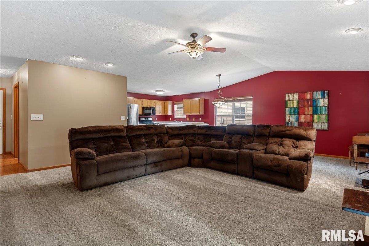 1216 Dani Lane Springfield, IL 62712 - Photo 4 of 32
