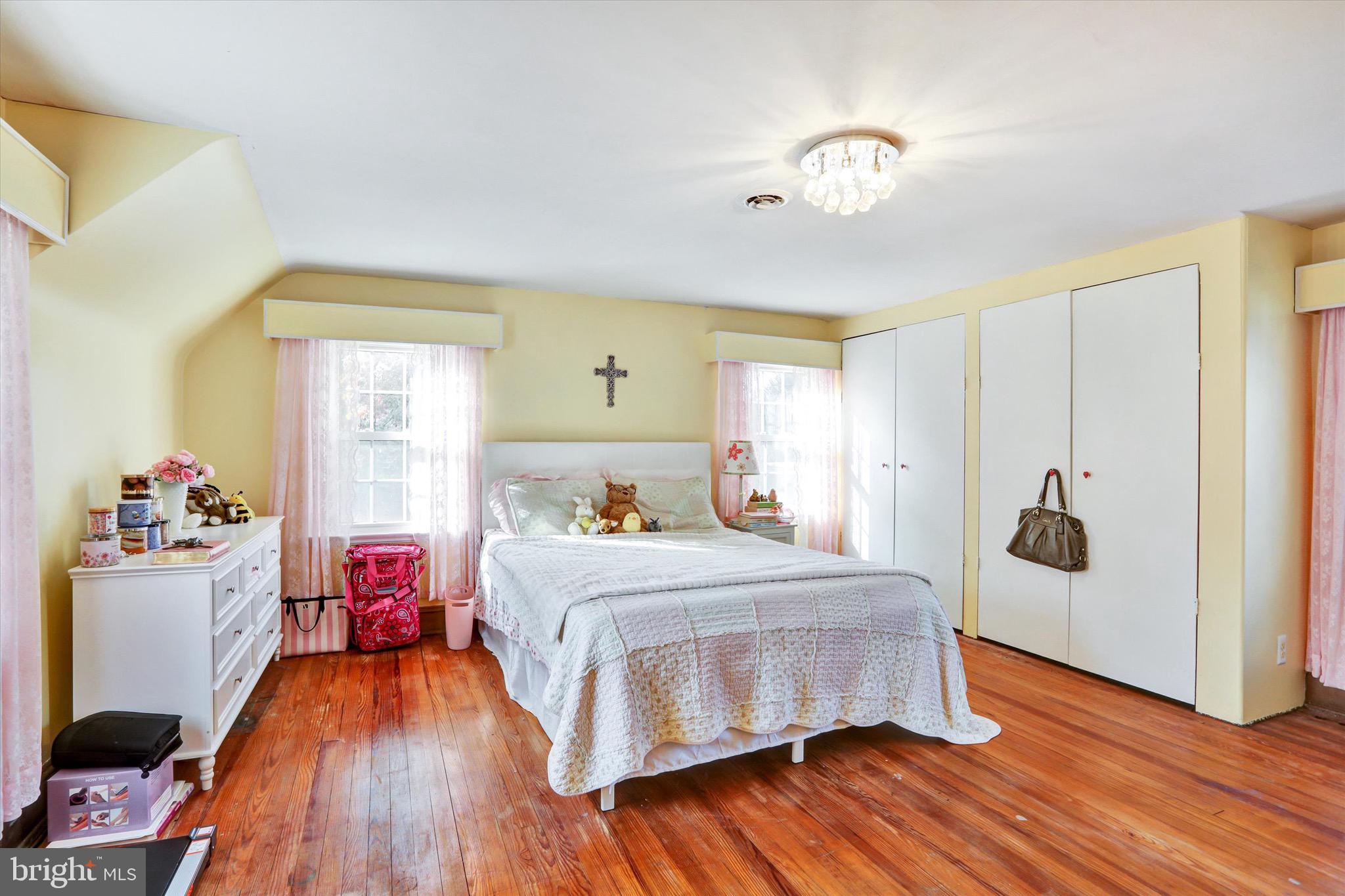 220 West Timonium Road Lutherville-Timonium, MD 21093 - Photo 35 of 64 Upstairs bedroom - huge!