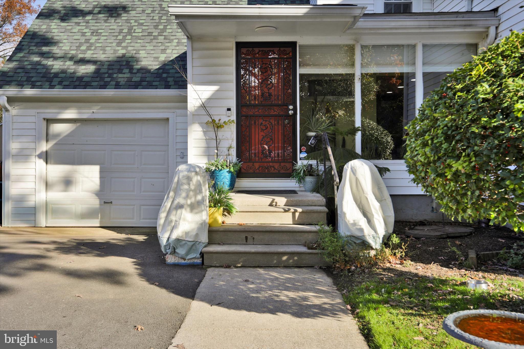 220 West Timonium Road Lutherville-Timonium, MD 21093 - Photo 4 of 64 a front view of a house with garden