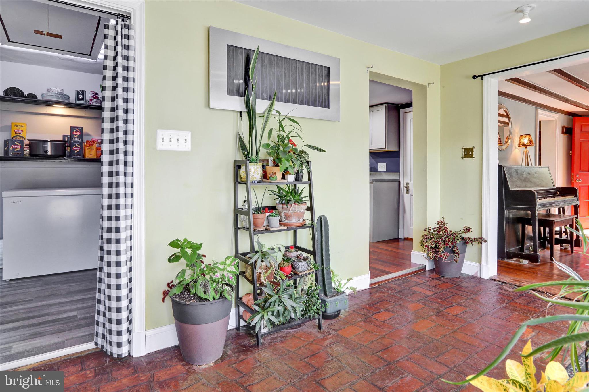 220 West Timonium Road Lutherville-Timonium, MD 21093 - Photo 5 of 64 Inviting entrance