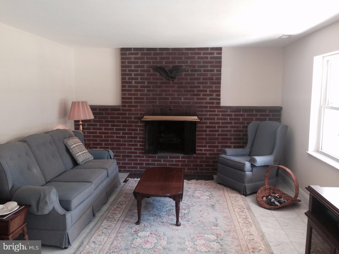 947 Chesterfield Road Barrington, NJ 08033 - Photo 2 of 16