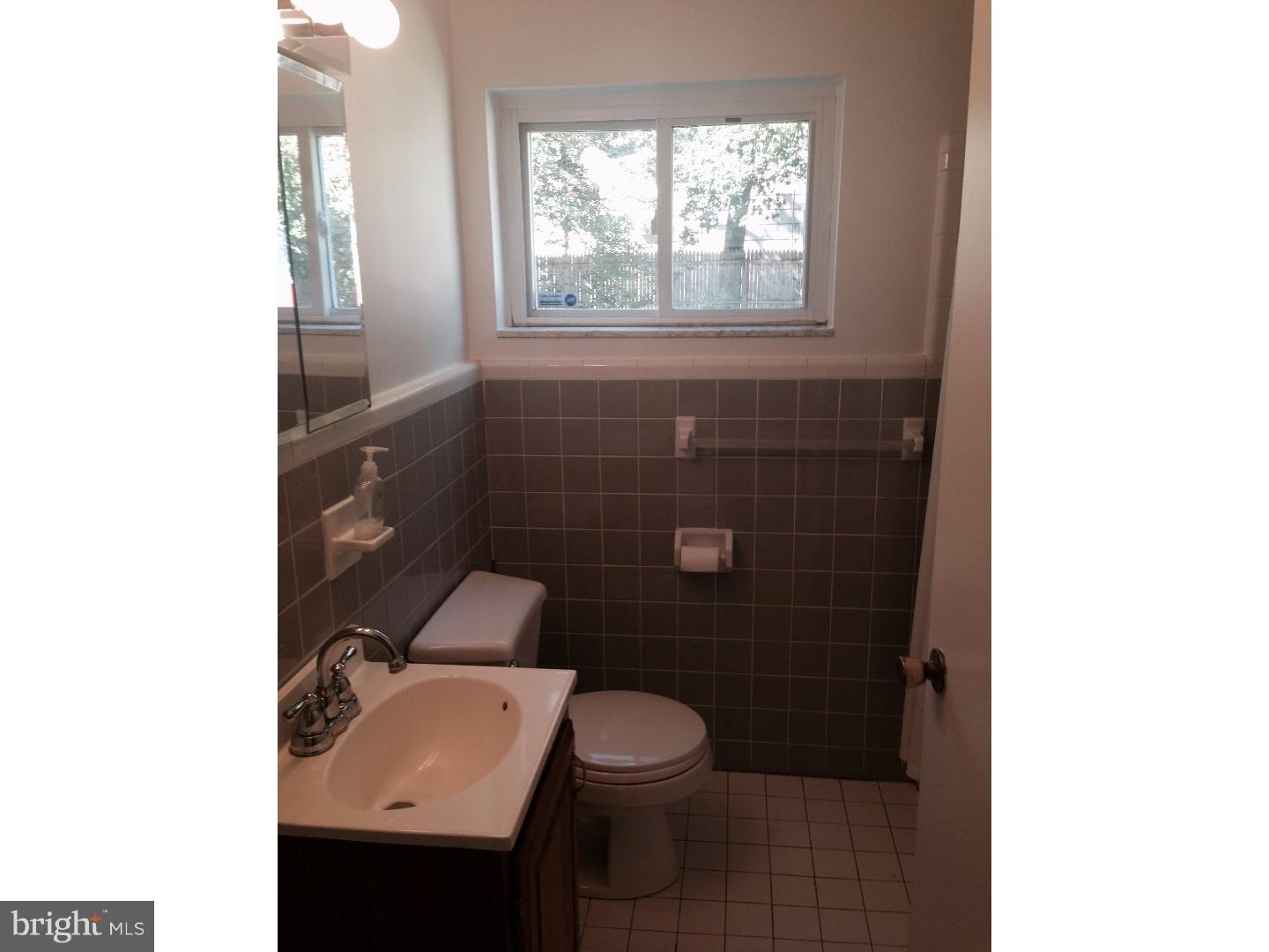 947 Chesterfield Road Barrington, NJ 08033 - Photo 7 of 16