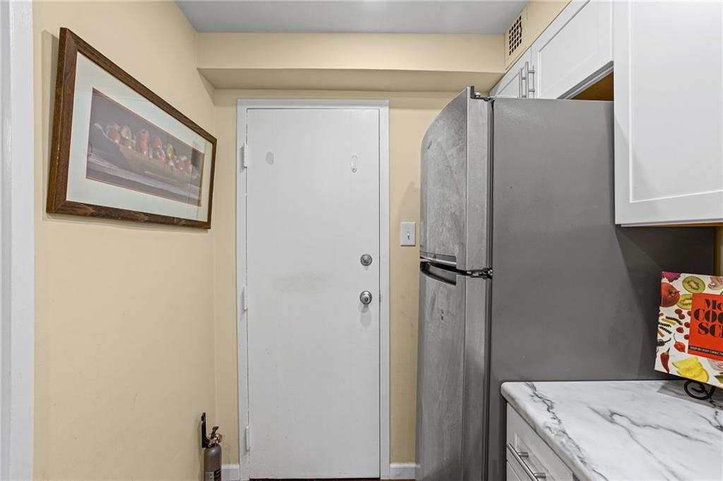 4601 Fifth Avenue, Unit 221 Pittsburgh, PA 15213 - Photo 19 of 44