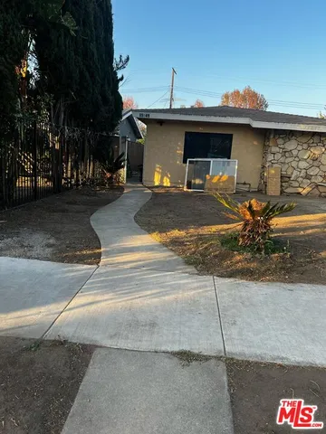 a view of a fountain in front of a house