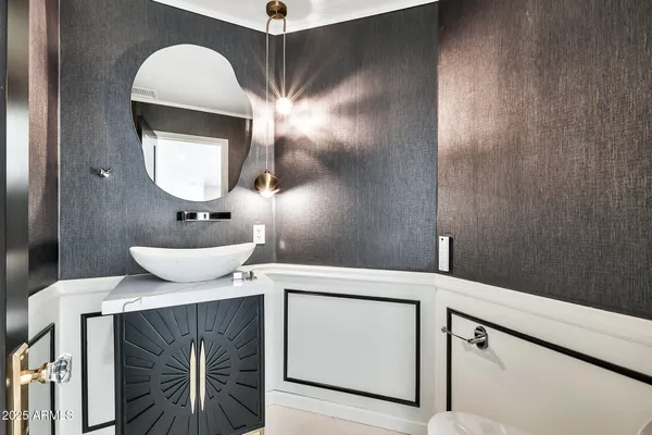 $1,240,000 | 1040 East Osborn Road, Unit 404, Phoenix, AZ 85014