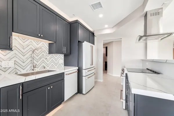 $1,240,000 | 1040 East Osborn Road, Unit 404, Phoenix, AZ 85014