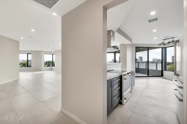 $1,240,000 | 1040 East Osborn Road, Unit 404, Phoenix, AZ 85014