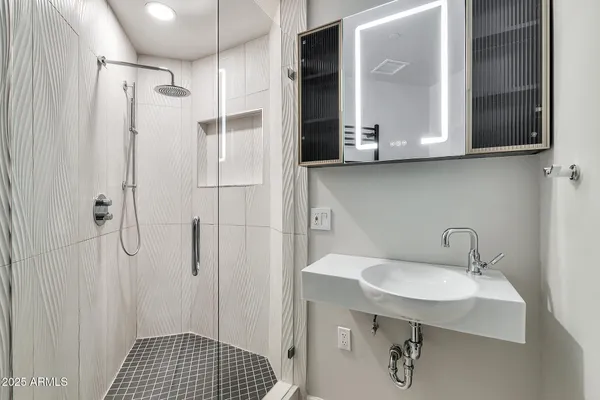 $1,240,000 | 1040 East Osborn Road, Unit 404, Phoenix, AZ 85014