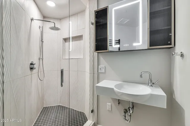 $1,240,000 | 1040 East Osborn Road, Unit 404, Phoenix, AZ 85014