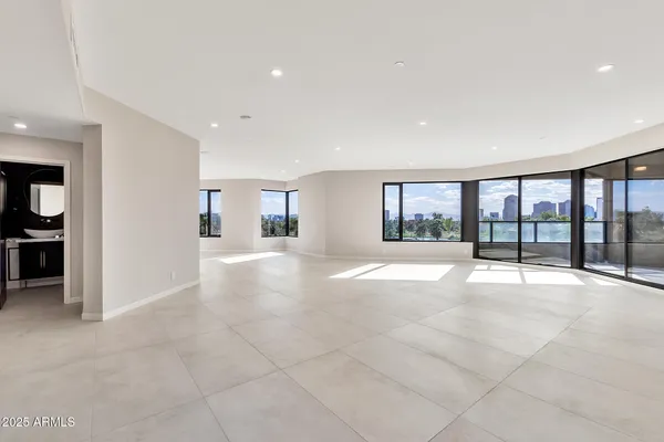 $1,240,000 | 1040 East Osborn Road, Unit 404, Phoenix, AZ 85014