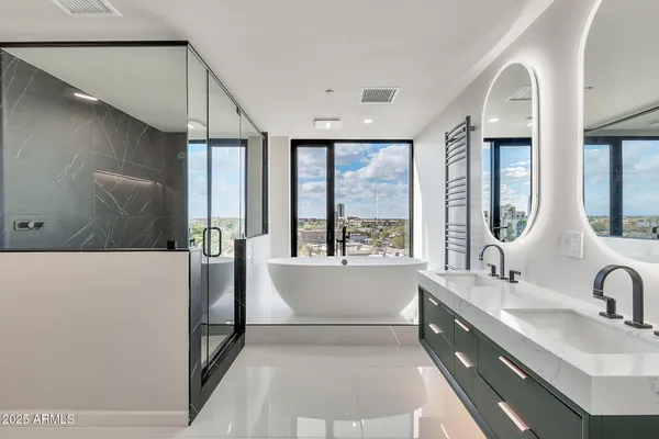 $1,240,000 | 1040 East Osborn Road, Unit 404, Phoenix, AZ 85014