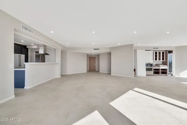 $1,240,000 | 1040 East Osborn Road, Unit 404, Phoenix, AZ 85014