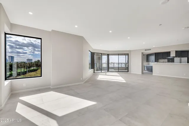 $1,240,000 | 1040 East Osborn Road, Unit 404, Phoenix, AZ 85014
