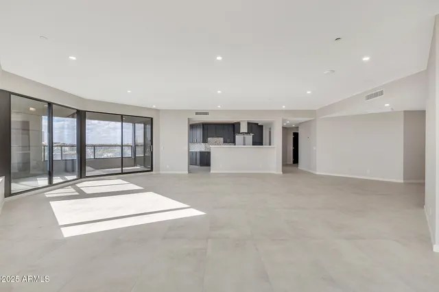 $1,240,000 | 1040 East Osborn Road, Unit 404, Phoenix, AZ 85014