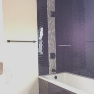 11633 South Avenue H Chicago, IL 60617 - Photo 40 of 57 a bathroom with a bathtub