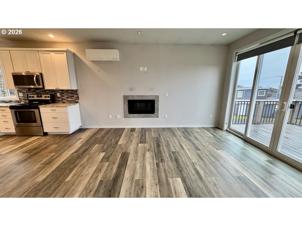 3087 South Hemlock Street Cannon Beach, OR 97110 - Photo 34 of 48 a bathroom with a sink a mirror and a window