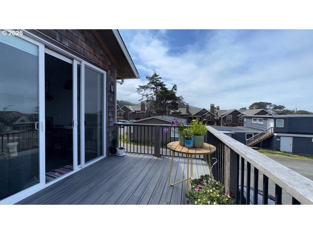 3087 South Hemlock Street Cannon Beach, OR 97110 - Photo 43 of 48 a balcony with wooden floor outdoor seating and city view