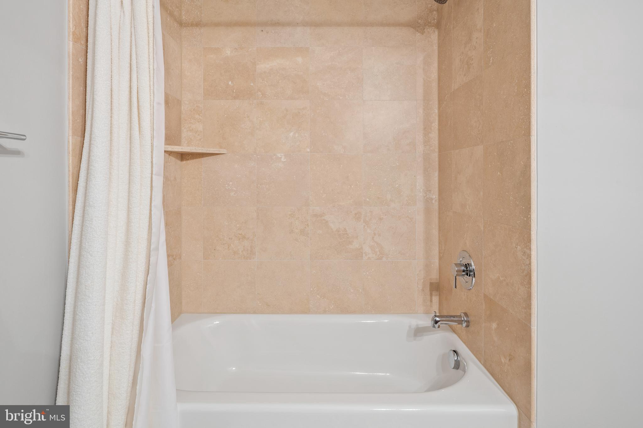 3131 9th Road North, Unit 44 Arlington, VA 22201 - Photo 24 of 33 a bathroom with a bathtub