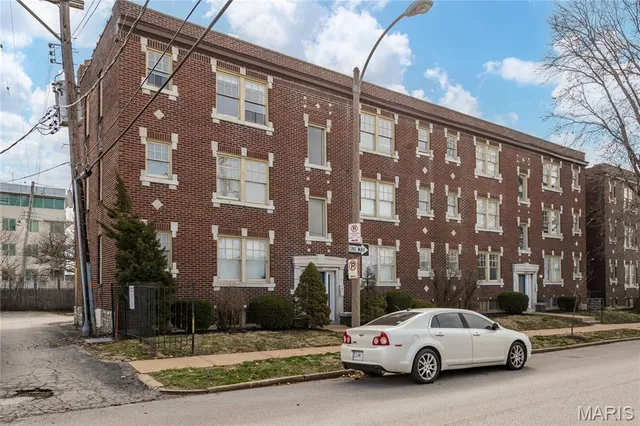 $4,650,000 | 1014 Oakview Place, St. Louis, MO 63110