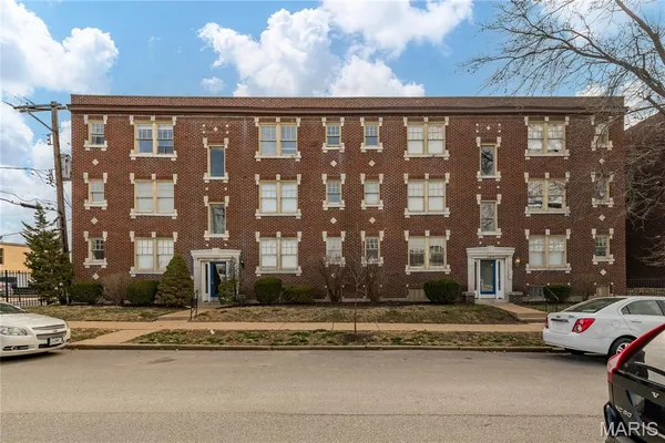 $4,650,000 | 1014 Oakview Place, St. Louis, MO 63110