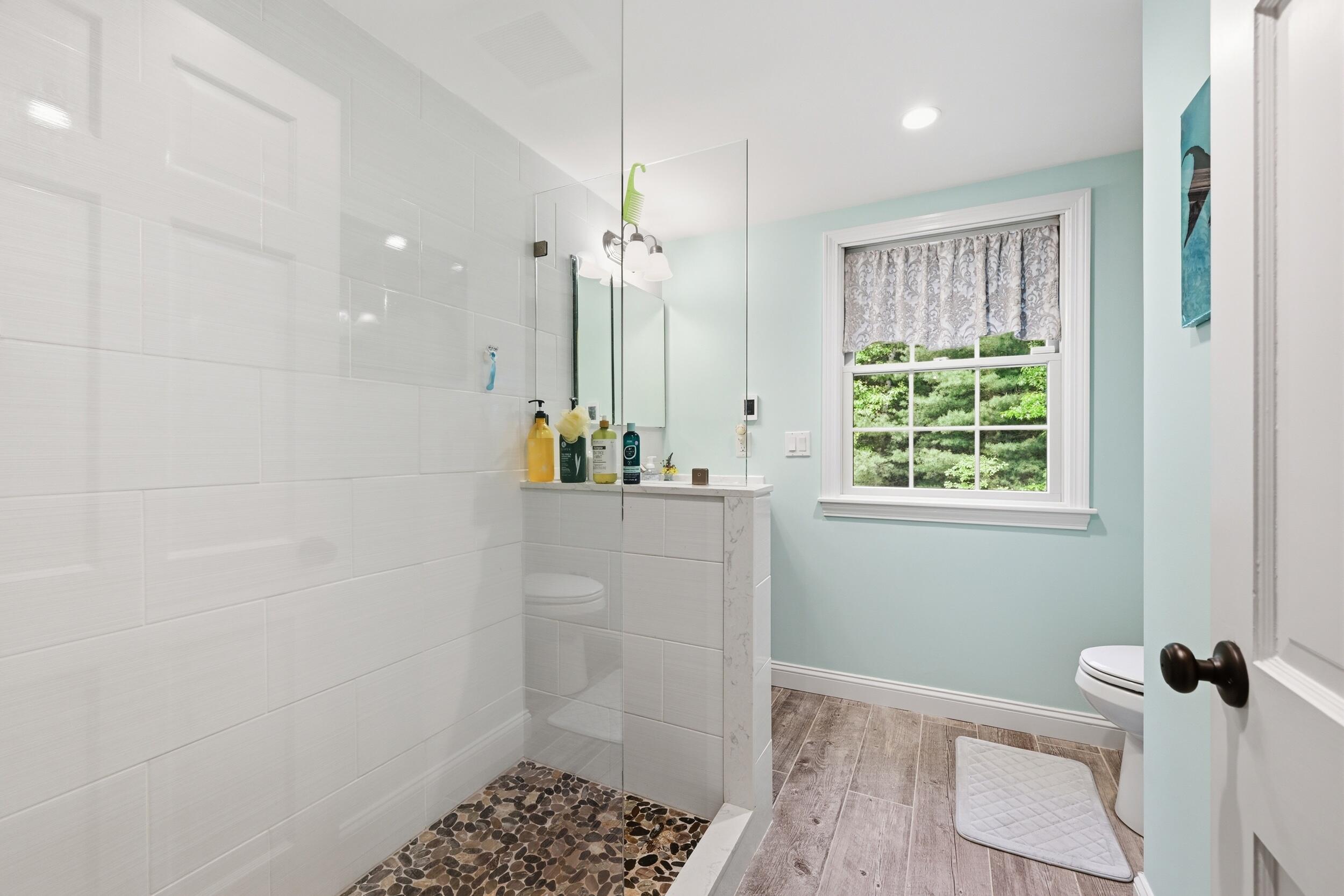 27 Two Ponds Road Falmouth, MA 02540 - Photo 34 of 43 2nd flr bath