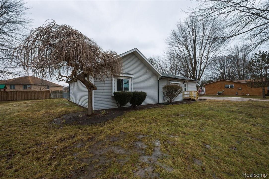 28487 Cotton Road New Baltimore, MI 48047 - Photo 3 of 37 4