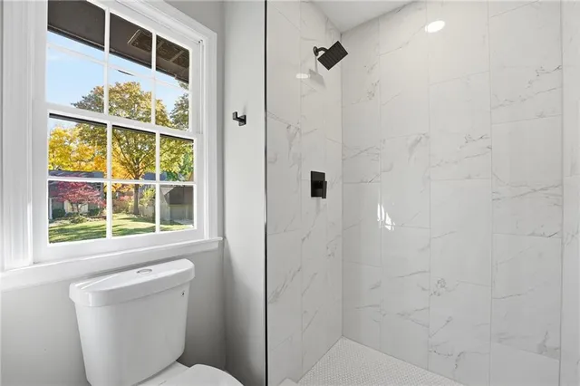 $475,000 | 7904 Rosehill Road, Lenexa, KS 66215